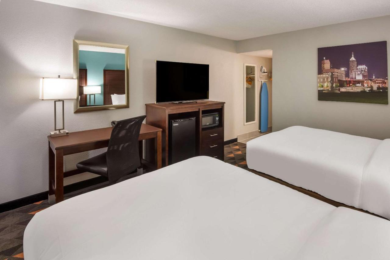 Clarion Pointe Indianapolis Northeast Hotel Castleton Kültér fotó