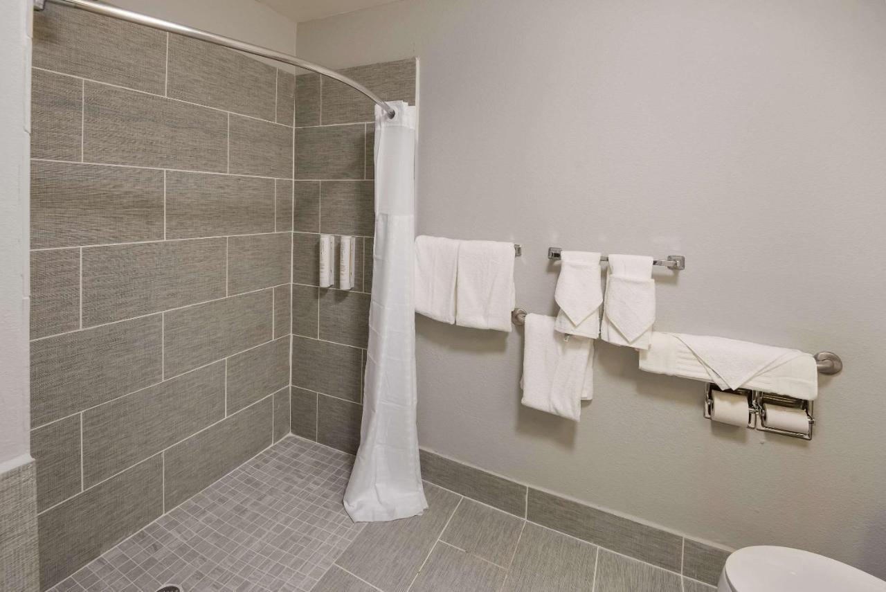 Clarion Pointe Indianapolis Northeast Hotel Castleton Kültér fotó
