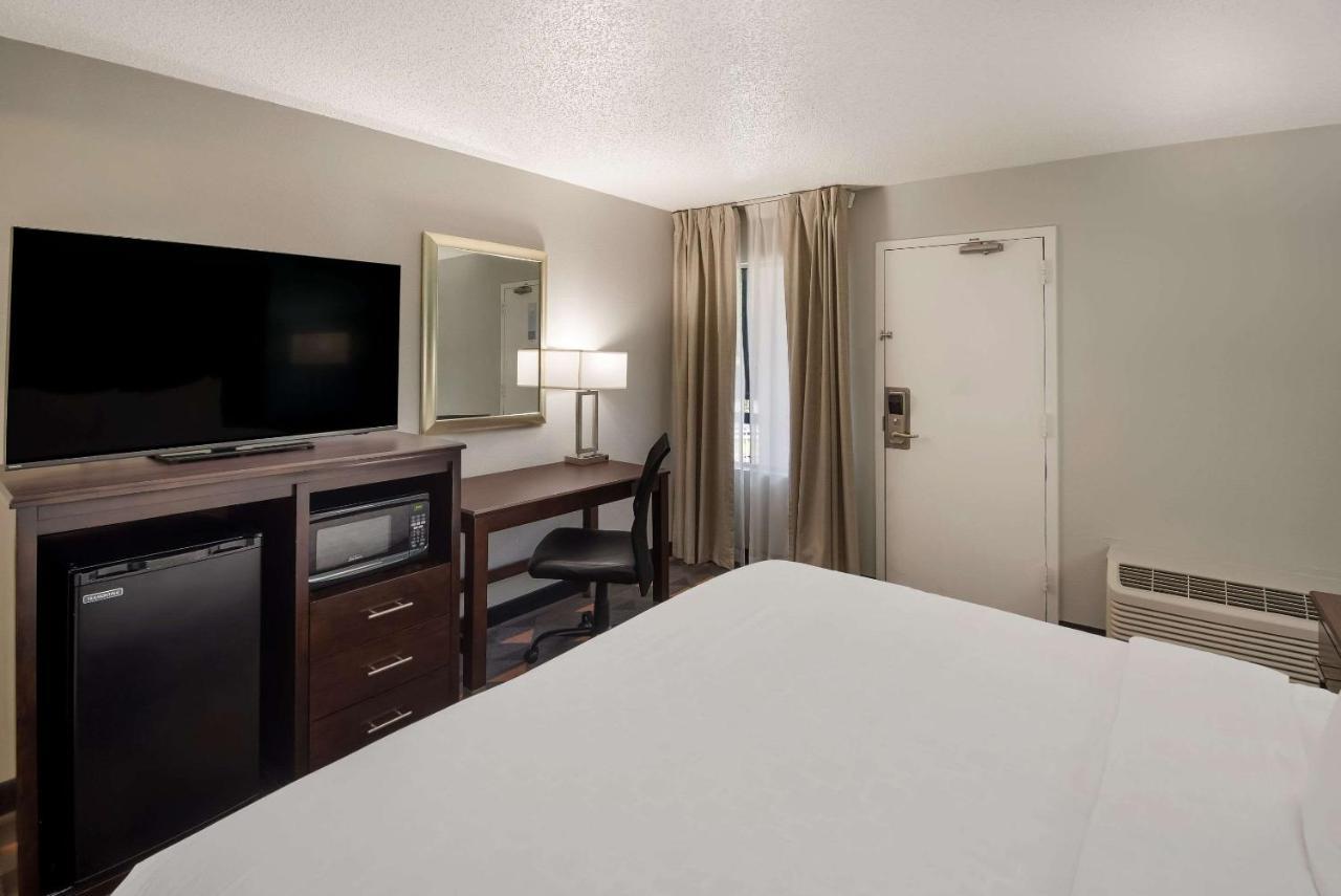 Clarion Pointe Indianapolis Northeast Hotel Castleton Kültér fotó