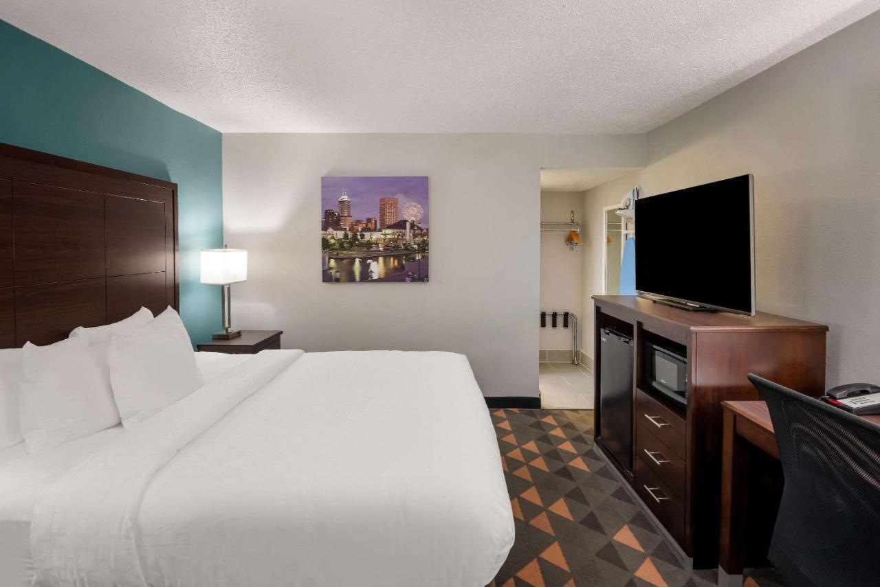 Clarion Pointe Indianapolis Northeast Hotel Castleton Kültér fotó