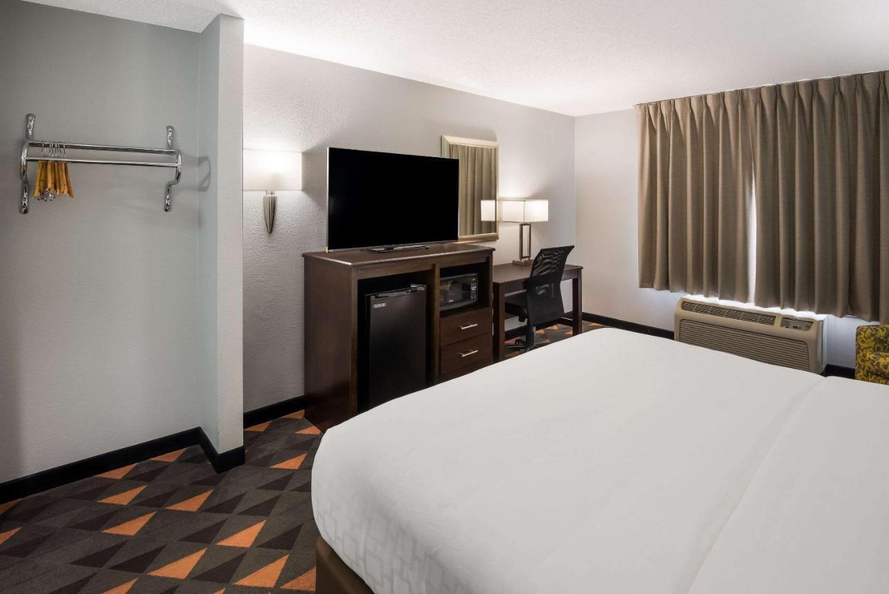 Clarion Pointe Indianapolis Northeast Hotel Castleton Kültér fotó
