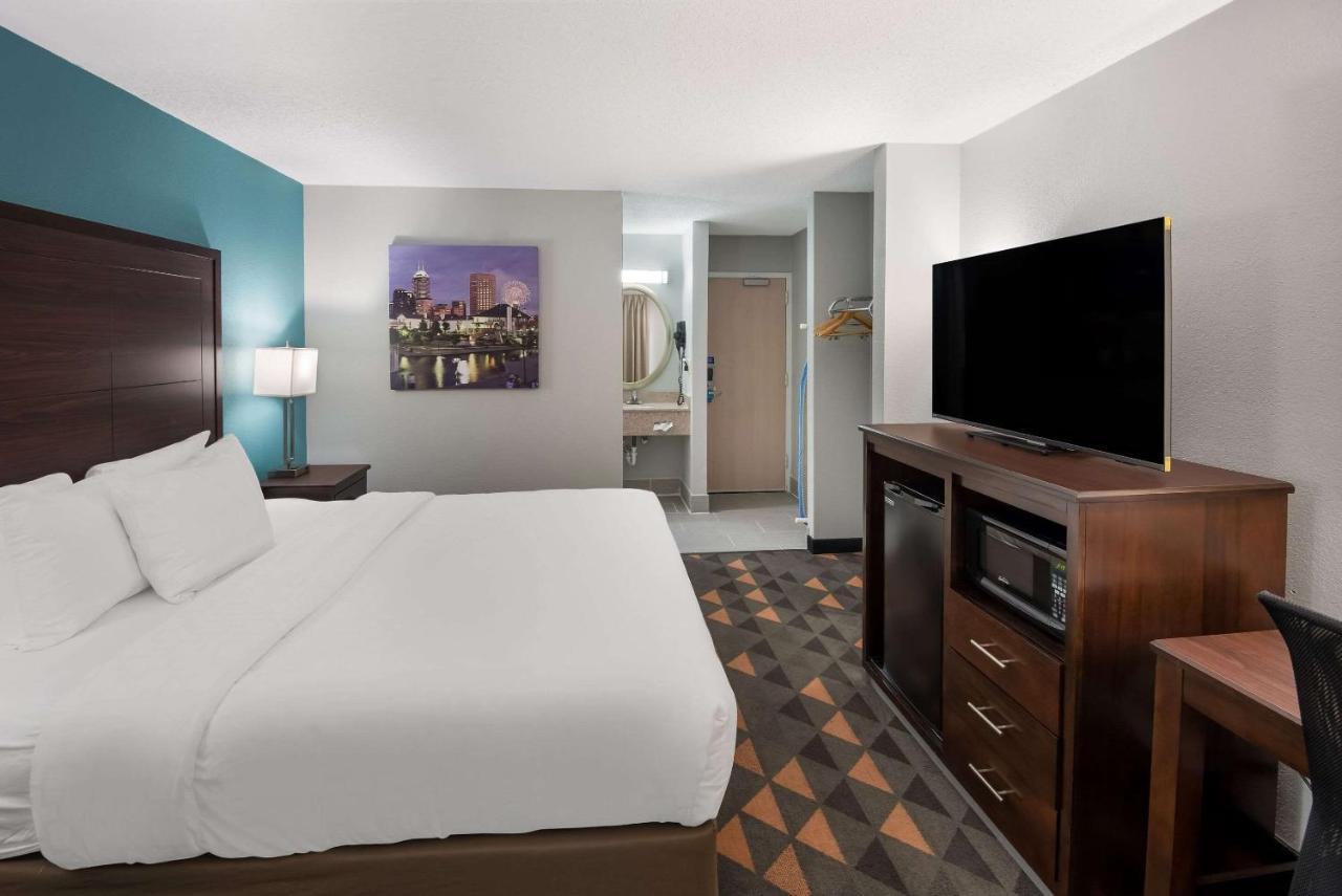 Clarion Pointe Indianapolis Northeast Hotel Castleton Kültér fotó